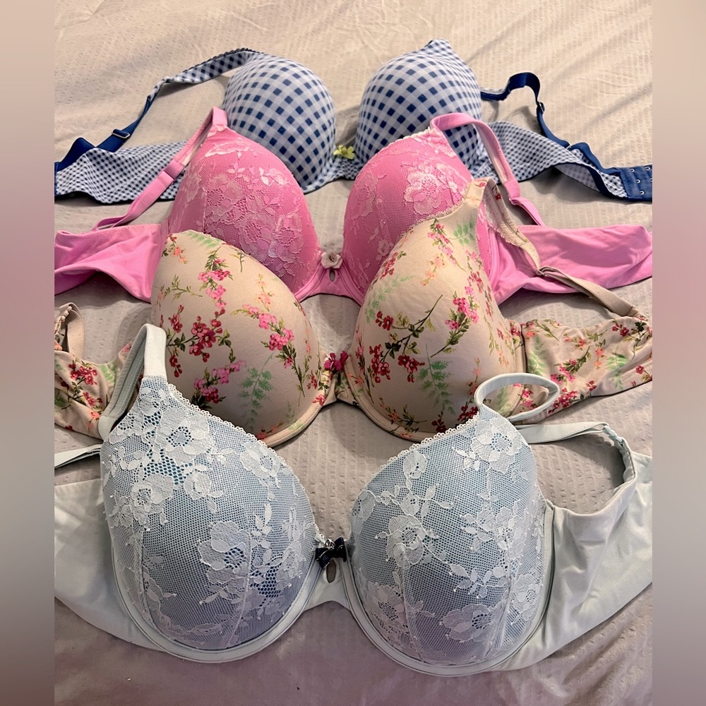 ⚡️⚡️4 VS 36DD bras $45 ⚡️⚡️
